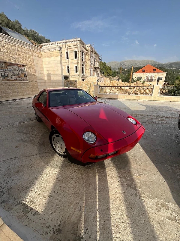 Porsche 928 1983