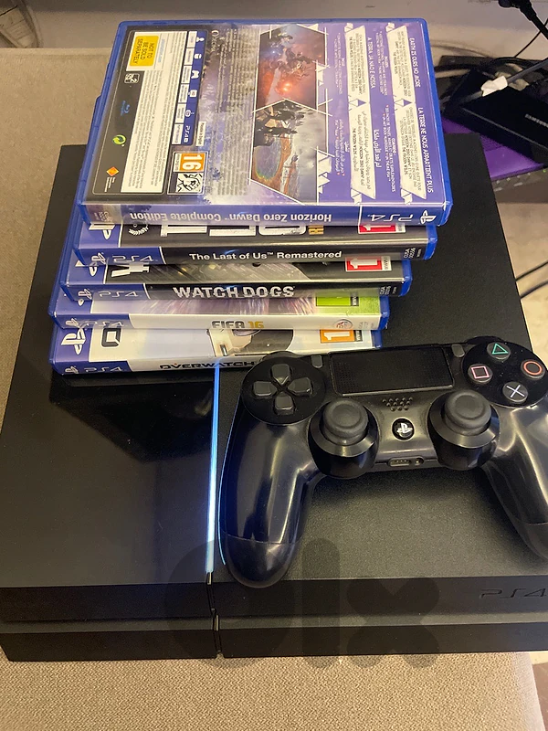 ps4 fat still sealed with 5 games and original controller