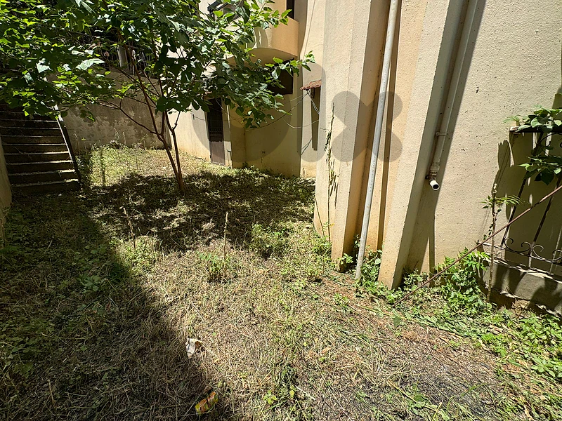 628m2 building+350m2 garden+open mountain/sea view 4 sale bouar, Bwar