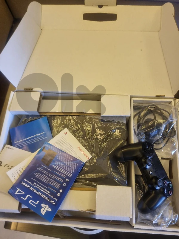 ps4 fat never opened with original controller and uncharted4