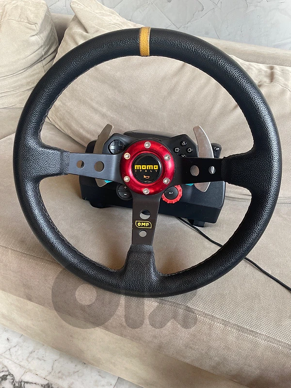Steering wheel , pedals & vitesss