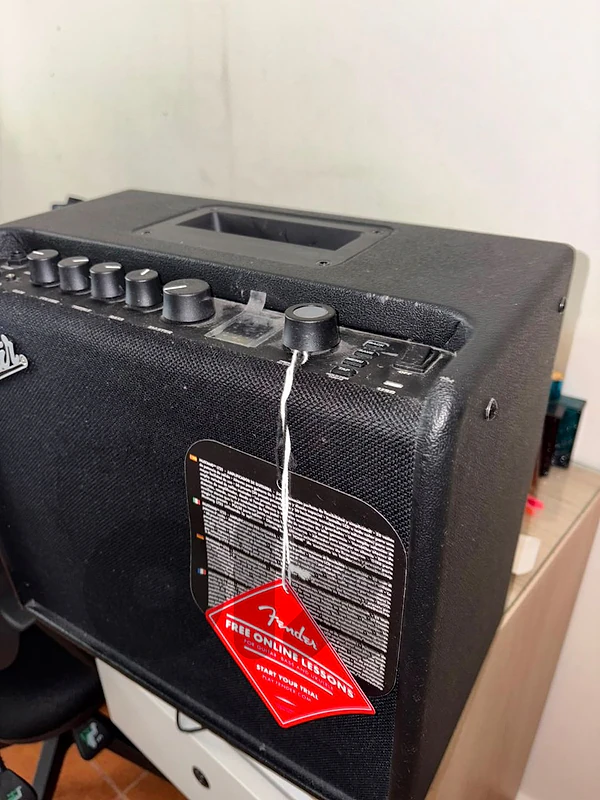 Fender Mustang LT25 amplifier Fender Mustang LT25 amplifier