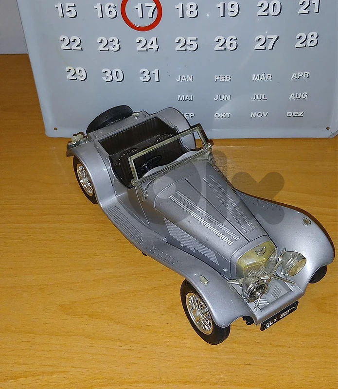 bburago diecast jaguar 1/18