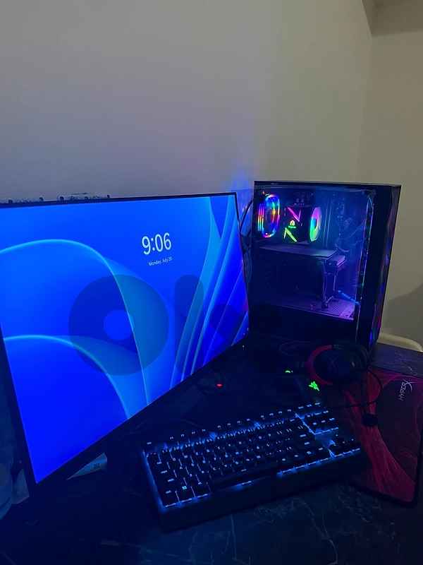 Pc with monitor and accessories