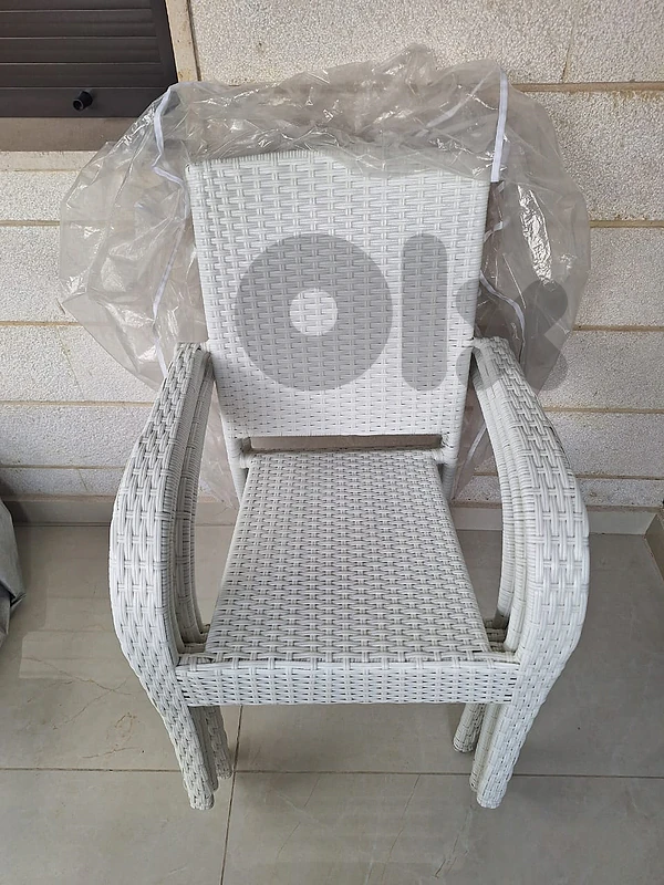table + 4 chairs
