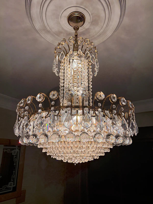 Crystal Chandeliers & Wall Lights Set / طقم ثريات وثريات حائط كريستال Crystal Chandeliers & Wall Lights Set / طقم ثريات وثريات حائط كريستال