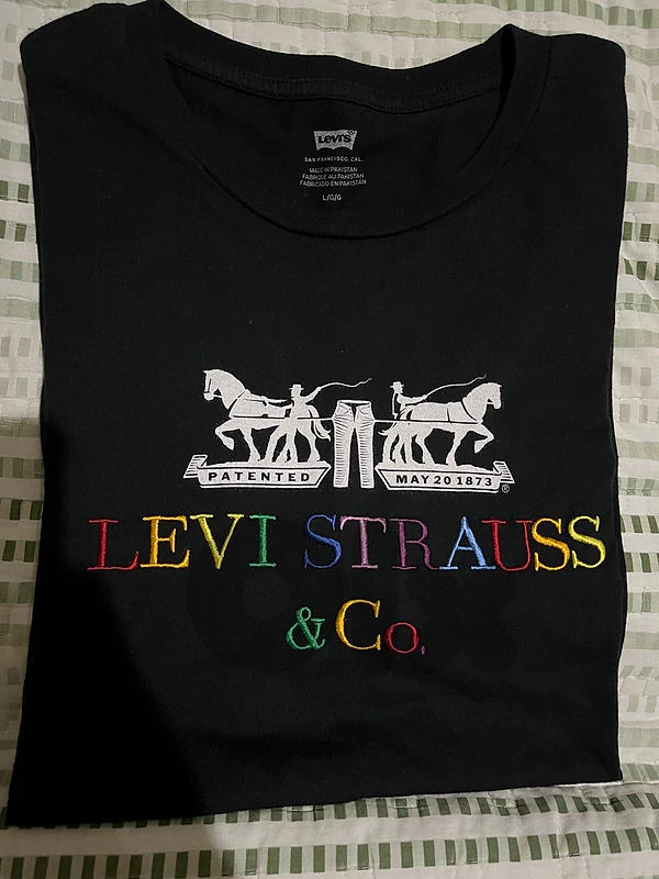 Levi’s T-Shirt – Black – Size Large (L)