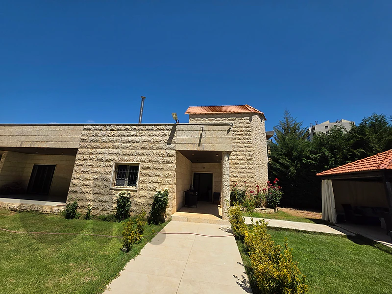 RWK136GA -  villa for sale in Hrajel with Garden and Terrace