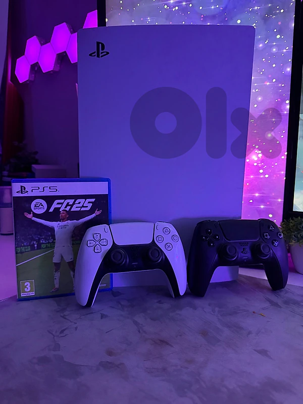 PS5 EUROPE + 2 ORIGINAL CONTROLLER + 1 CD USED LIKE NEW