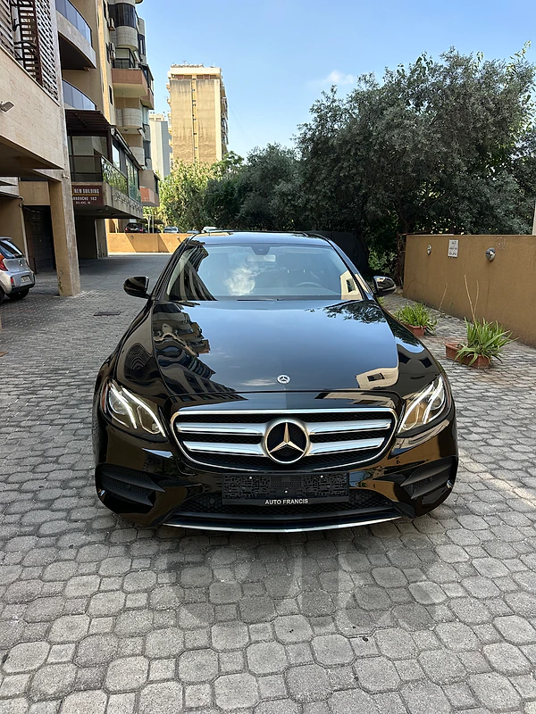 Mercedes E 300 AMG-line 4matic 2018 black on black (clean carfax)