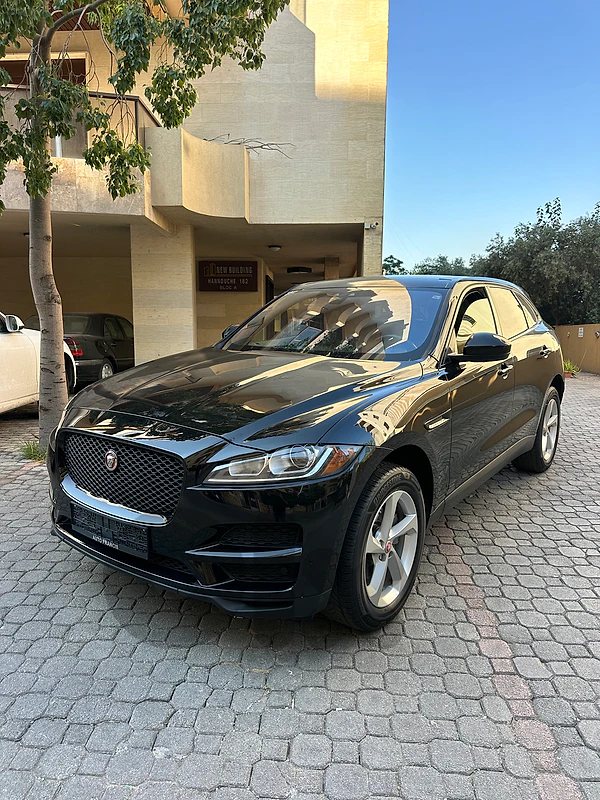 Jaguar F-Pace 25t AWD 2019 black on black (clean carfax)