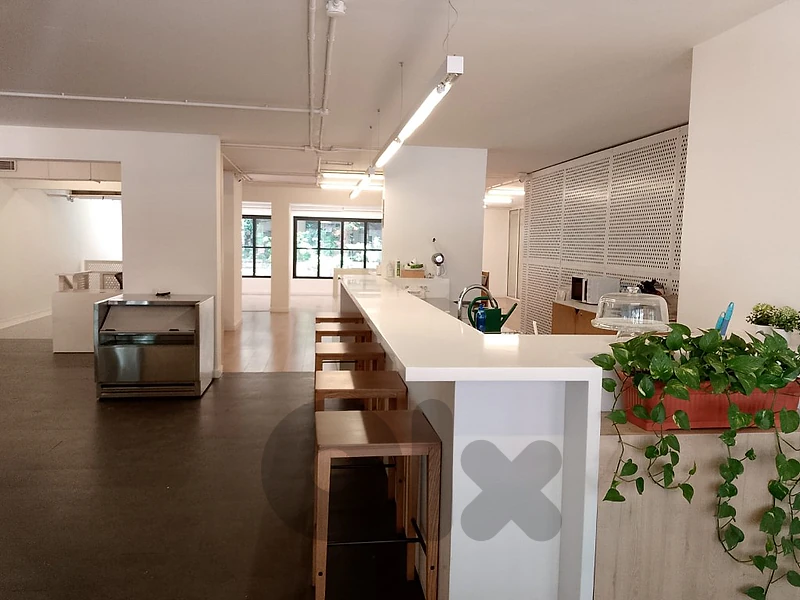 Equipped Coffee Shop Restaurant for rent in Badaro