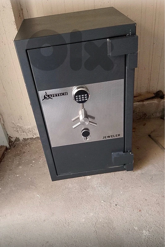 Safetech safe almost brand new