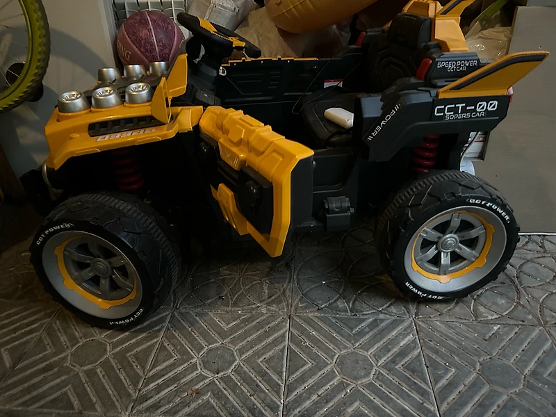 Toy car
