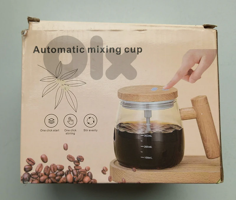 Automatic mixing cup