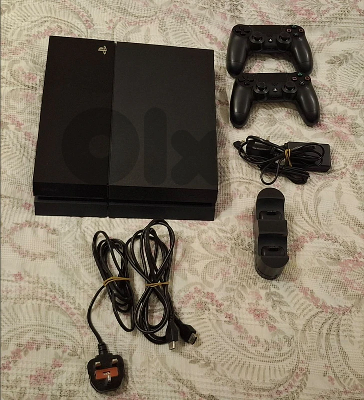 PS4 + 2 Controllers + Charging Dock + 9 games