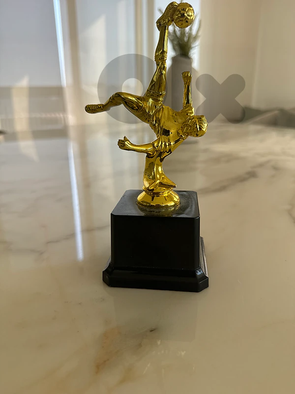 Double kick trophy
