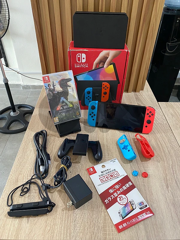 Nintendo switch Oled super clean with 1 game