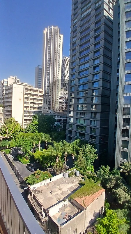 Bright , spacious 3 BR apartment in the Carré d'Or, Furn el Hayek