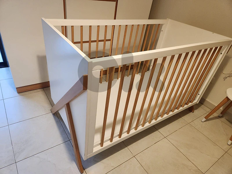 Baby Crib / Toddler Bed – Excellent Condition