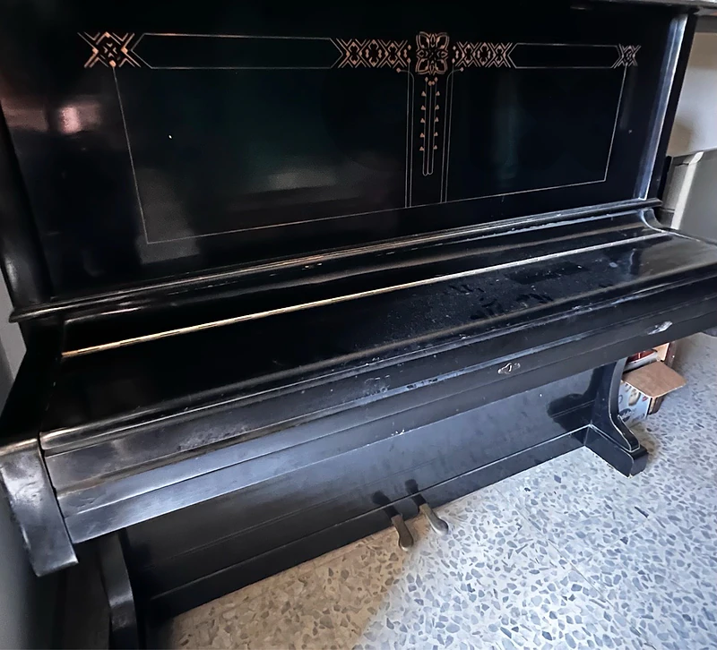 Vintage Upright Acoustic Piano – Functional – Black Finish