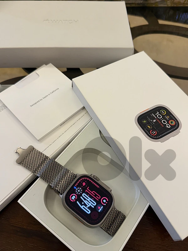 Apple Watch Ultra 2 49mm - Natural Titanium Milanese Loop
