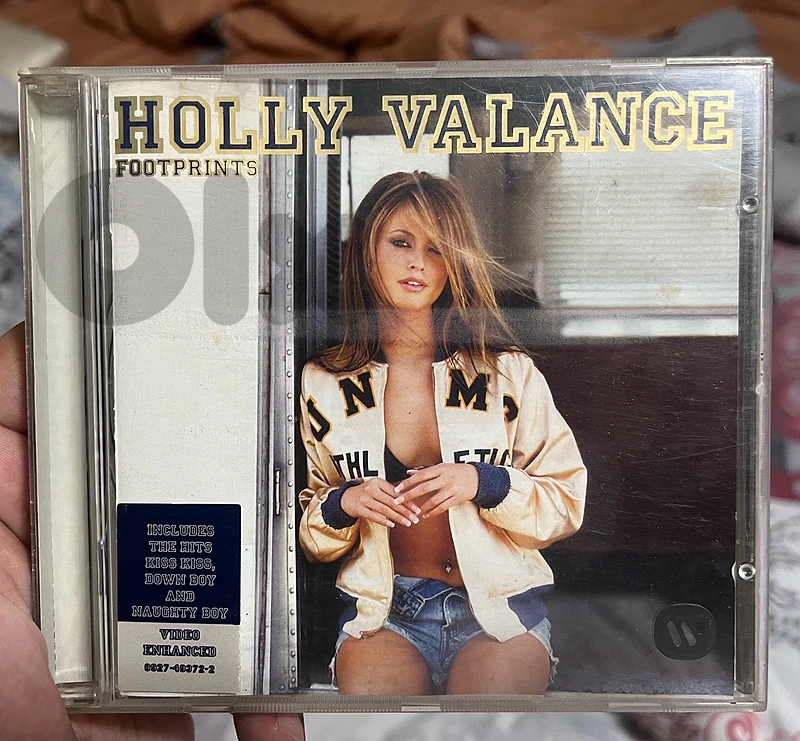 Holly Valance footprints including the song (kiss kiss ) original cd