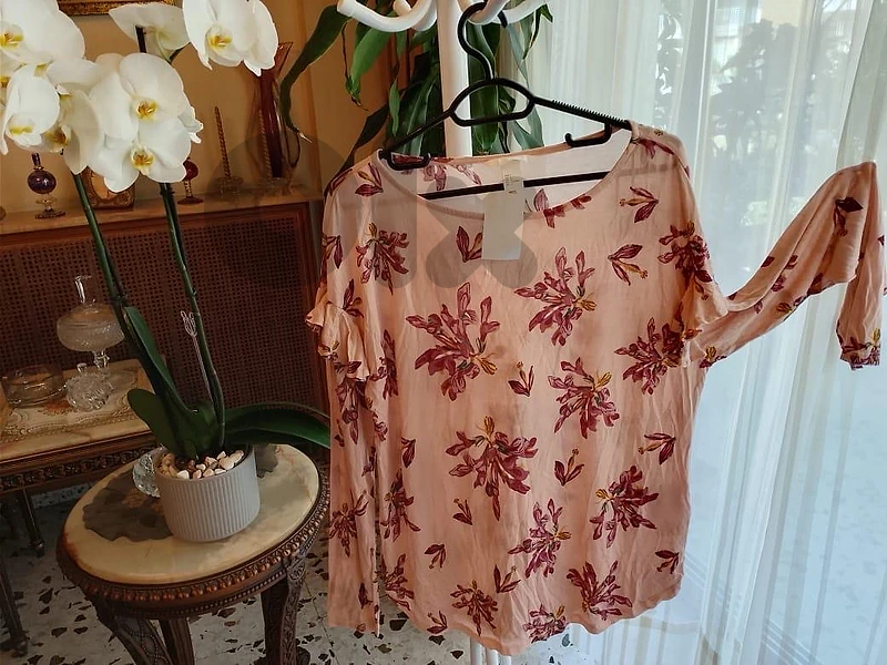 brand new H&M shirt