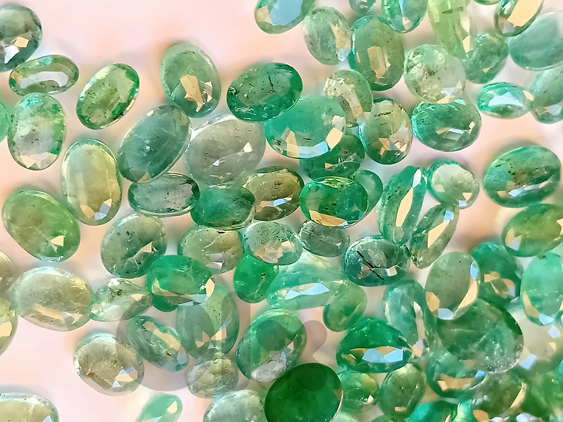 matural emerald 302.35 ct  parcel