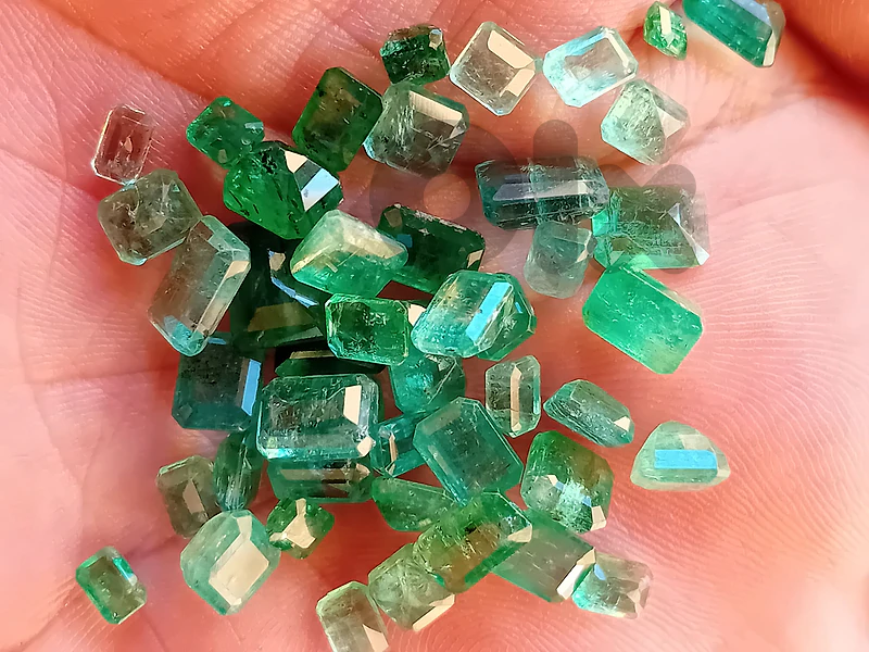 natural emerald, 209.44 ct parcel
