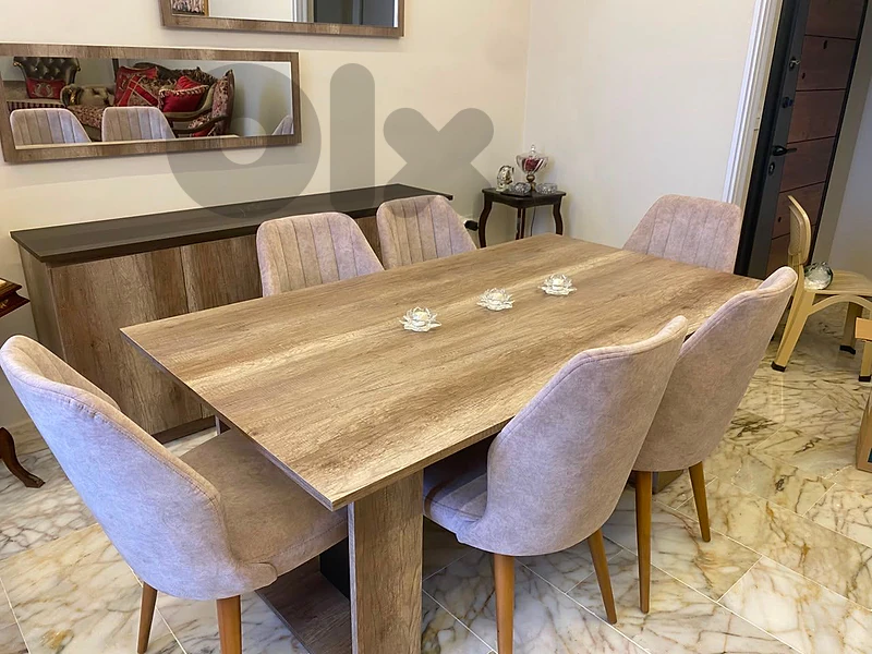 طاولة سفرة ٦ كراسي مع دورسوار كبير و مرايتين طاولة سفرة ٦ كراسي مع دورسوار كبير و مرايتين