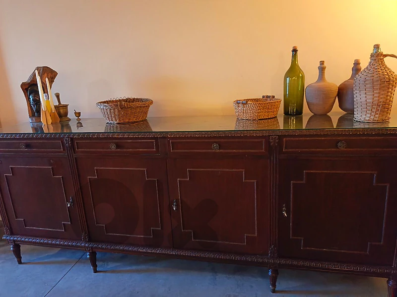 Full dining table