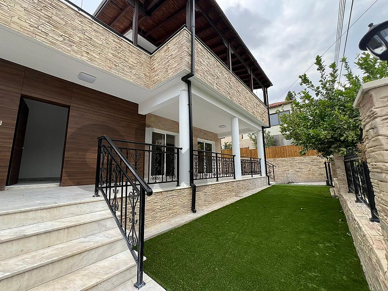 🏡 Luxury 3-Floor Villa for Sale in Larnaca, Cyprus | 300 SQM | 8 Bedr