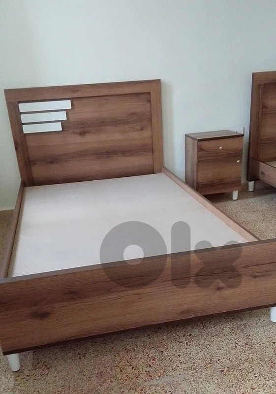 تخت مفرد ونص 120 سم مع كمود صغيرة