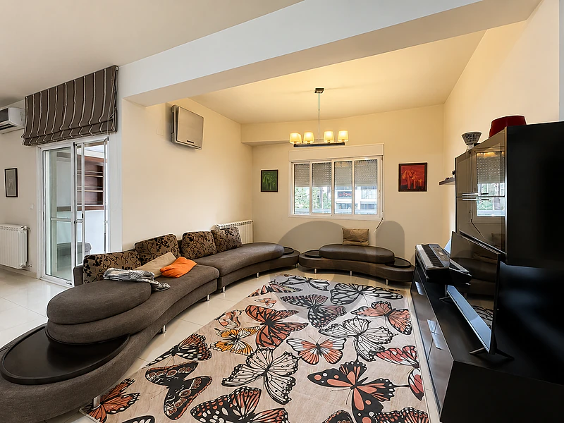 4 BEDS | MANSOURIEH PRIME | 2 PARKINGS SPOTS, (MA-433) A.G