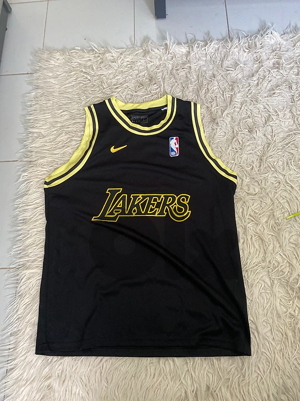 Lakers T-shirt for sale for $25 real