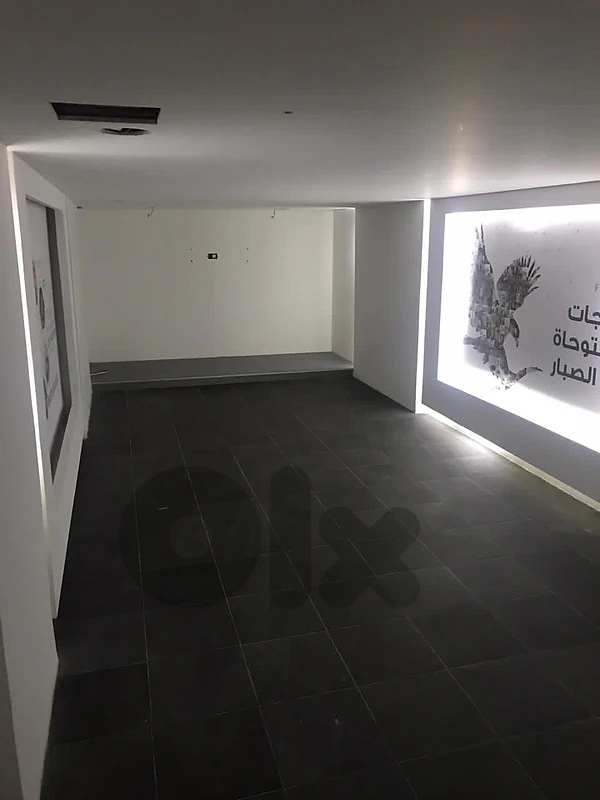 Prime location 3 floors shop for sale and Rent in Zalka
