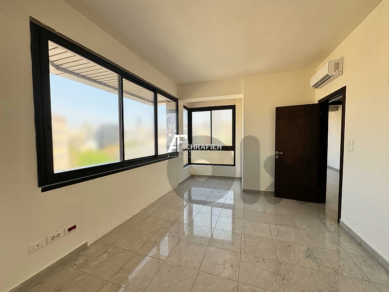 Office for Rent In Adlieh - مكتب للأجار في العادلية