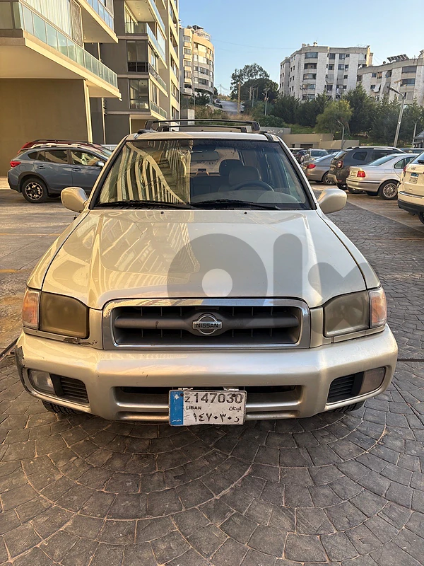Nissan Pathfinder 2000 LE