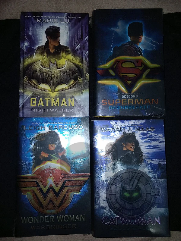 DC ICONS SET  BRAND NEW SEALED
