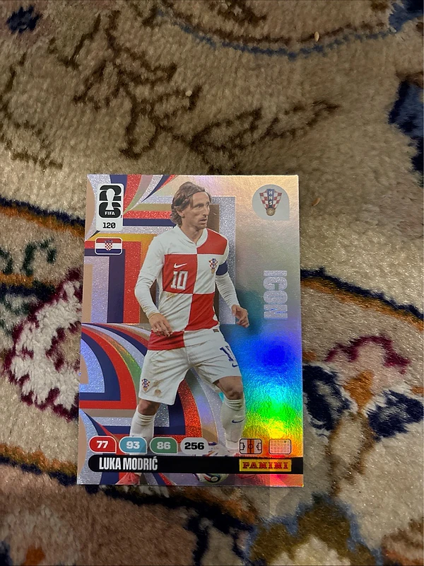 Panini Adrenalyn XL – Luka Modrić Icon Card #120 (Mint Condition)