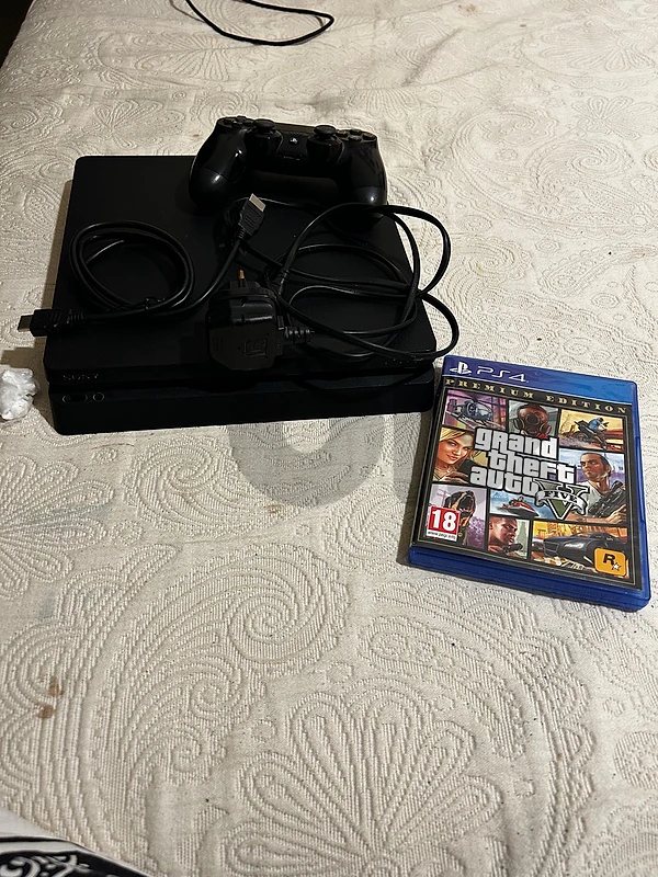 PS4 Slim 1TB + 1 Controller + GTA V Premium Edition