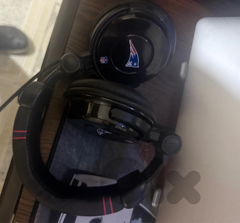 ps4 used like new very clean with 10 games and pxn v9 gear