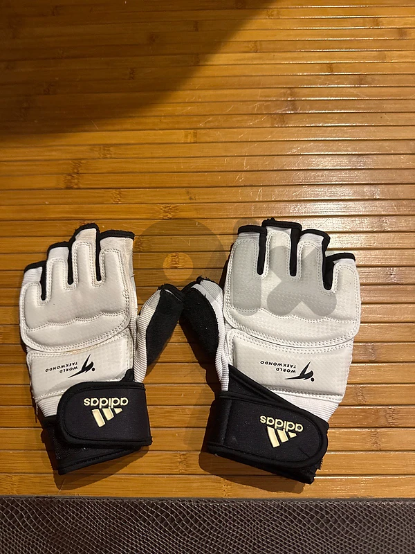 taekwondo addidas gloves small