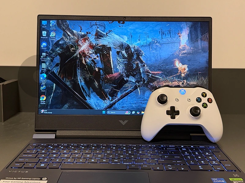 HP Victus Gaming Laptop (Like New) + Xbox Controller