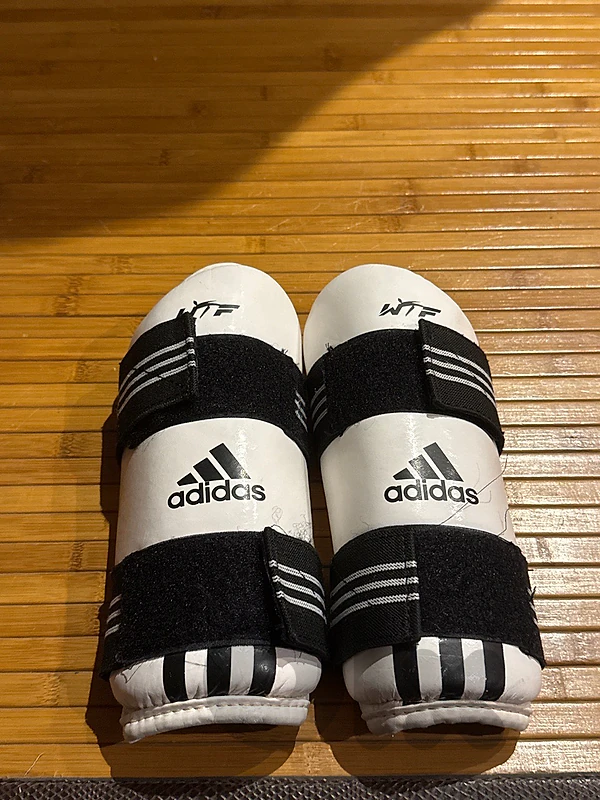 addidas leg protection size small