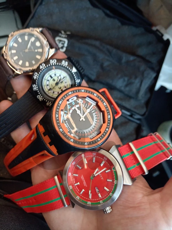 3 watches  Swiss Swatch Scuba vintage diver  in excellent c for 60$