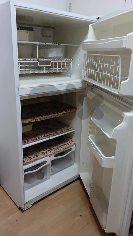 براد Standard Top-Freezer Refrigerator