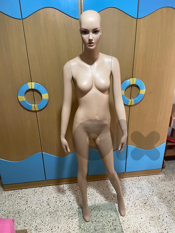 2 mannequins