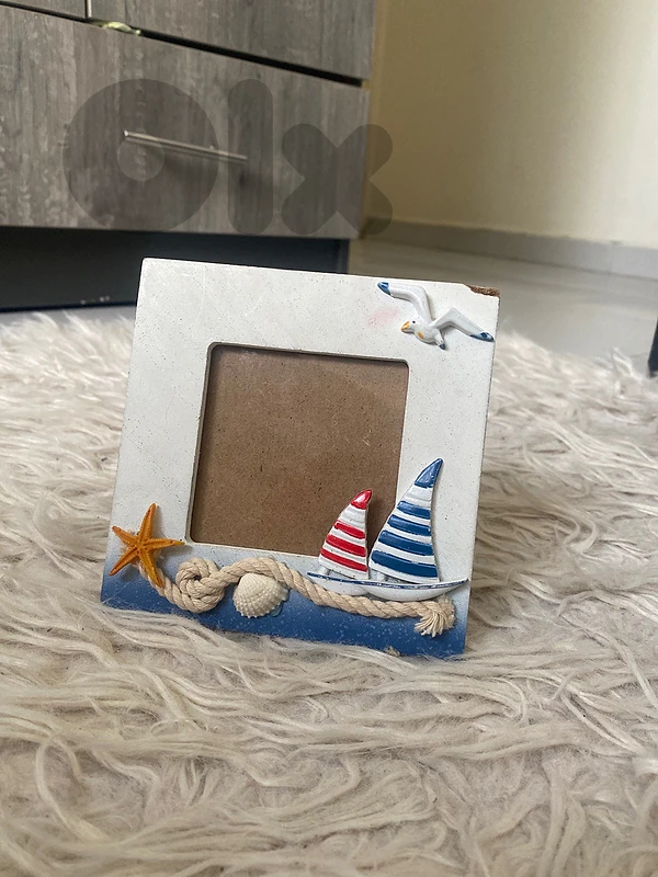 you can get this photo holder for only 5$